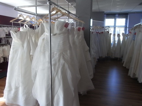 preiswerte brautmode schleier reifröcke